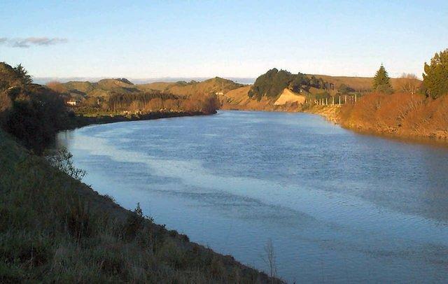 Winter shot up river, Whanganui River